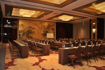 以禮相待，盡顯匠心——朗麗茲酒店禮儀服務(wù)體驗(yàn)記