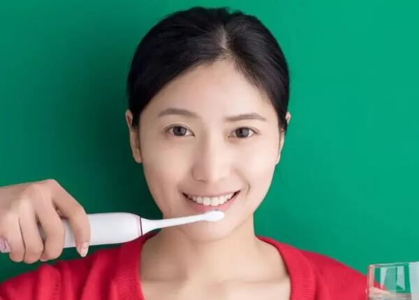 刷牙三連問：刷牙要刷多久，為何刷牙總出血，要刷舌苔嗎？