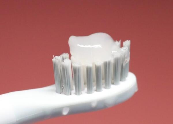 聲波款圓頭電動牙刷好用嗎？聲波牙刷圓頭扁頭清潔分析