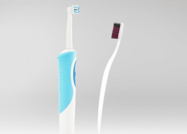 電動(dòng)牙刷vs手動(dòng)牙刷：哪種刷得更干凈？正確使用方法詳解！