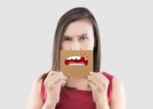 牙敏感用電動(dòng)還是手動(dòng)牙刷？牙齒敏感人群必看！