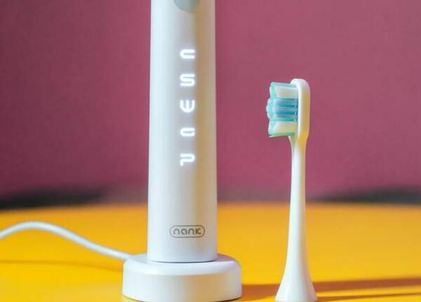 手提式電動(dòng)牙刷怎么充電？電動(dòng)牙刷充電方法大揭秘！