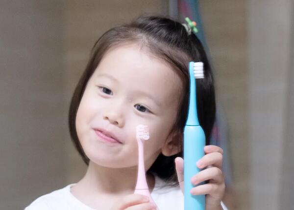 小孩怎么用電動牙刷刷牙正確？小孩正確用電動牙刷的技巧